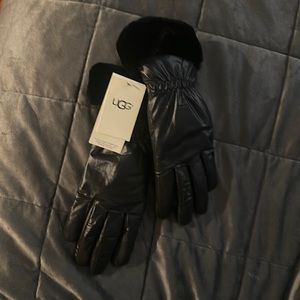 NWT UGG Gloves